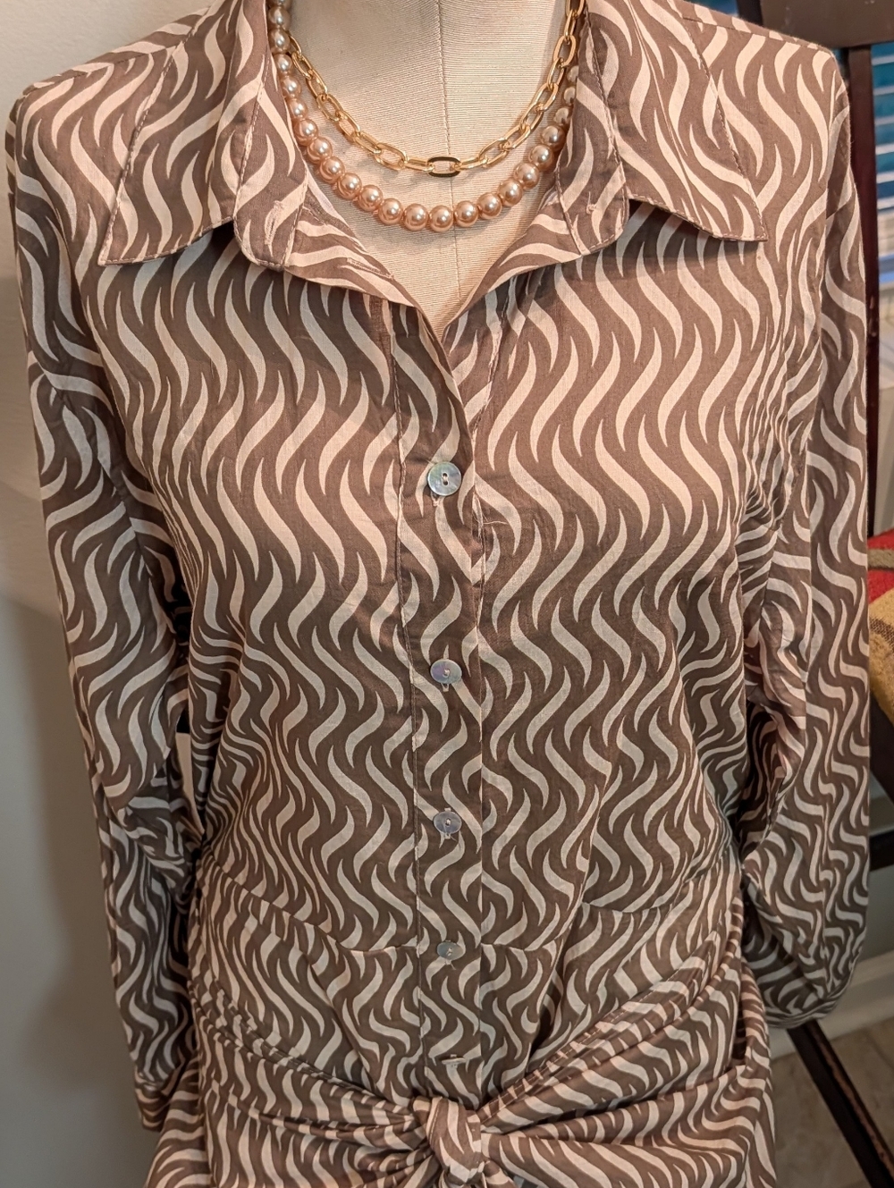 Zara "Zoe" Shirt dress Taupe and Cream Wavy-Print Button Down Dress Shirt Size L